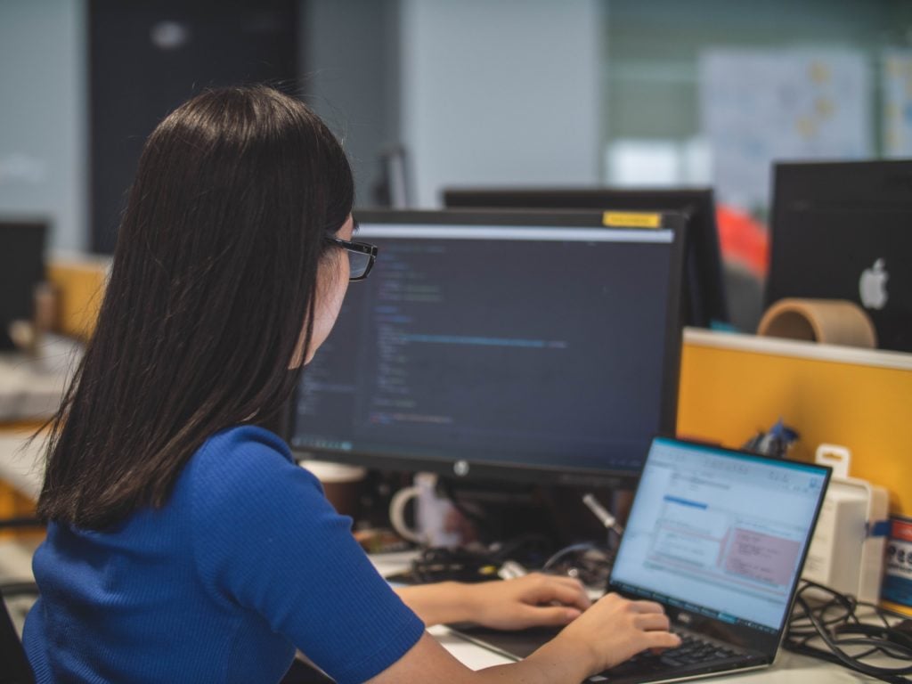 Quer trabalhar  no Mercado Financeiro? Entenda como iniciar na carreira.