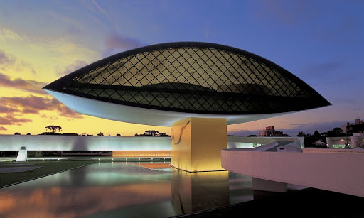 Museu do Olho projetado pelo Arquiteto Oscar Niemeyer
