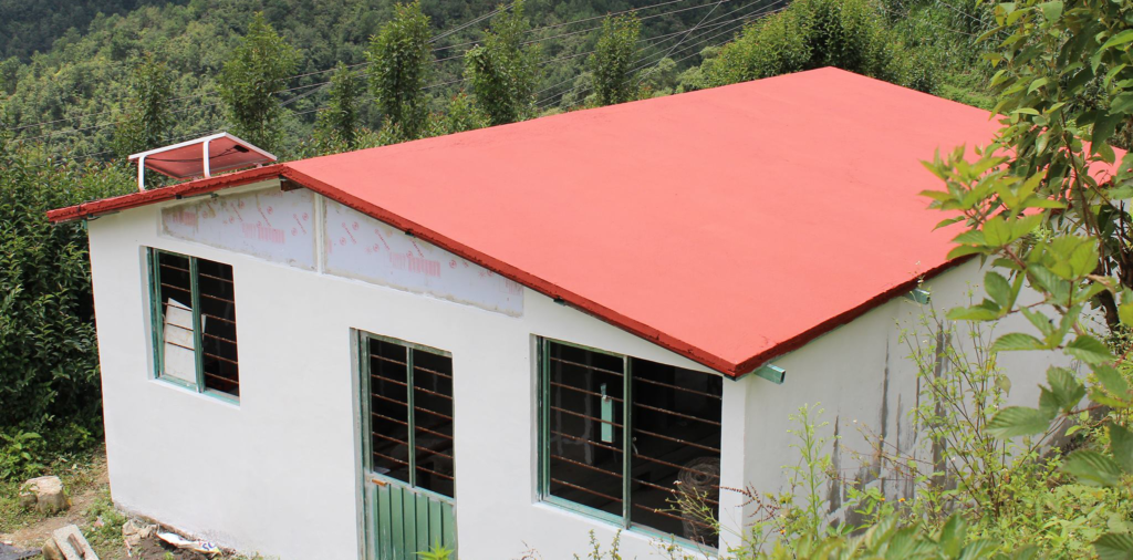 Do lixo ao teto: casas populares feitas de plástico reciclável