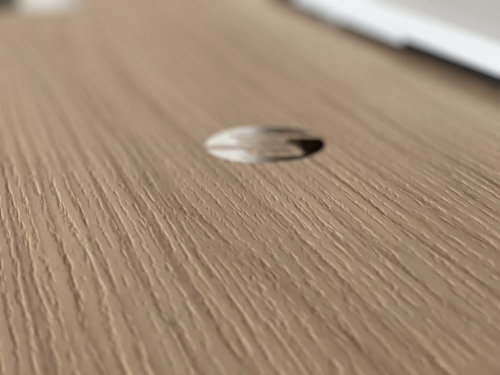 Detalhes da HP em madeira
