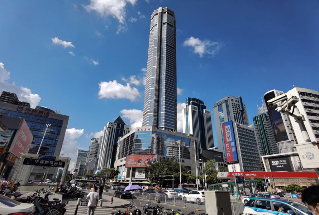 Tremor desconhecido em arranha-céu na China causa pânico
