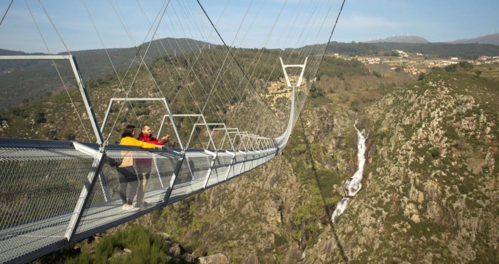 Portugal inaugura a maior ponte suspensa de pedestres do mundo.