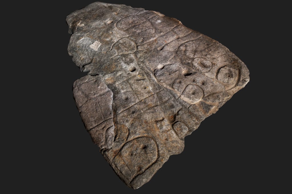 Conheça o mapa 3D esculpido em pedra cerca de 4 mil anos atrás