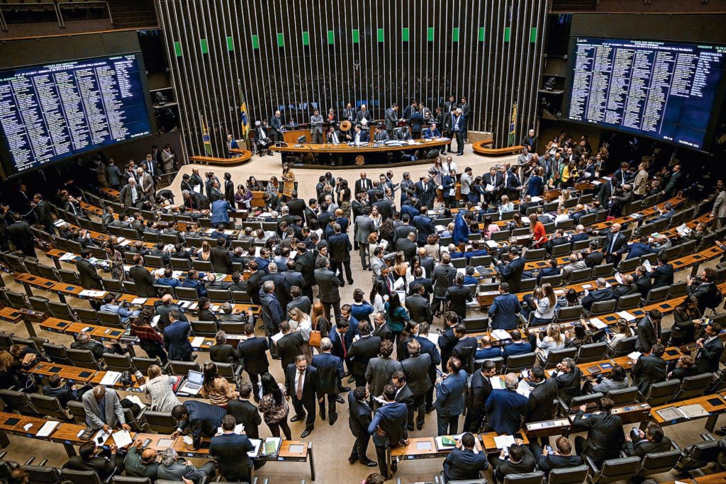 Deputado Federal propõe o fim na regulamentação de engenheiros e mais 34 profissões