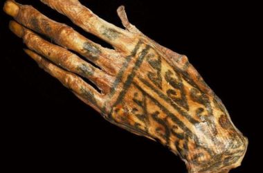 "Laser LSF: Revela Tatuagens Ocultas e Redefine Arqueologia"