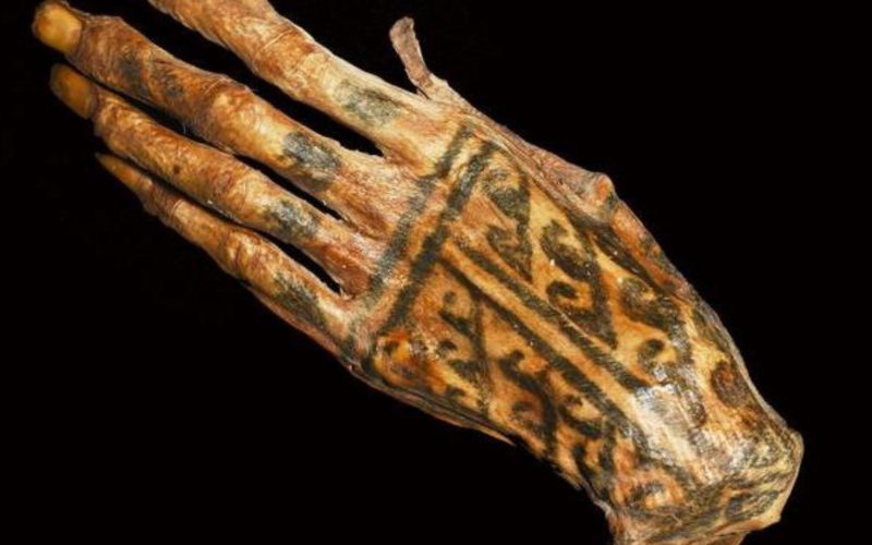 "Laser LSF: Revela Tatuagens Ocultas e Redefine Arqueologia"