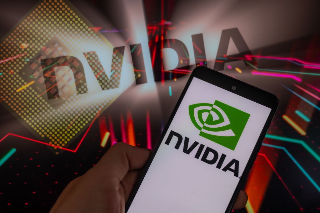 Nvidia avança na IA com ferramentas e hardware para ampliar adoção de agentes inteligentes empresariais.