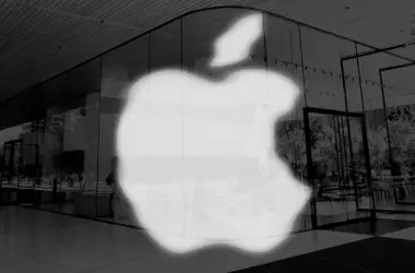 Apple suspende resumos de notícias gerados por IA após falhas com alertas falsos, destaca TechCrunch.