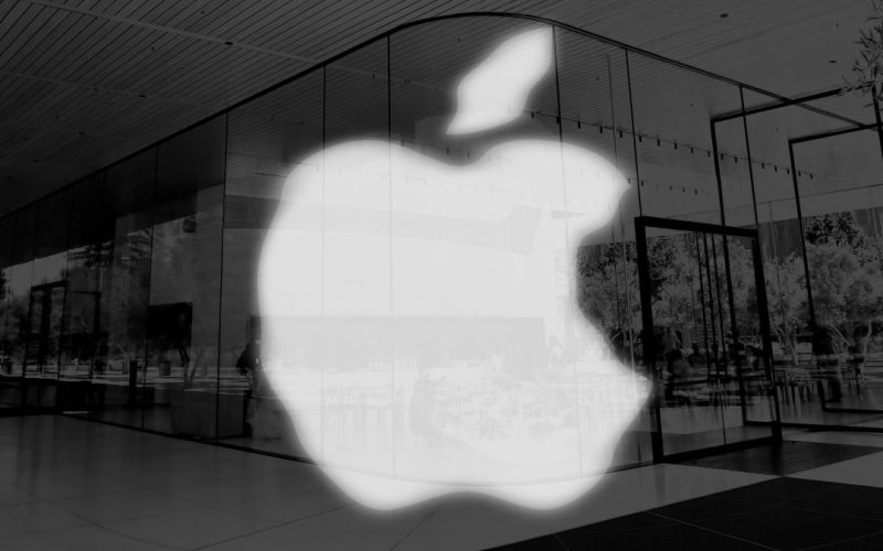 Apple suspende resumos de notícias gerados por IA após falhas com alertas falsos, destaca TechCrunch.