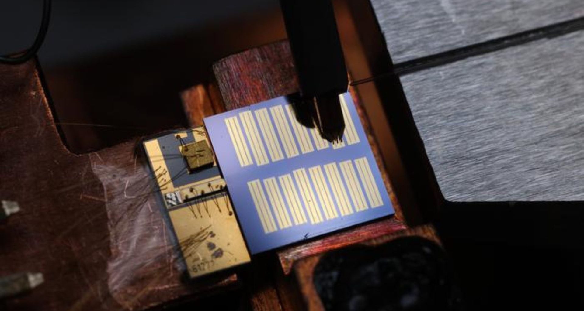 Físicos criam micro chip do tamanho de uma moeda que revoluciona a comunicação por luz com precisão nunca vista antes no Brasil