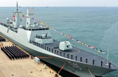 China planeja mega navio de guerra de 5 mil toneladas para desafiar domínio naval dos EUA! Potência asiática prepara embarcação gigante para competir com a maior força naval do planeta