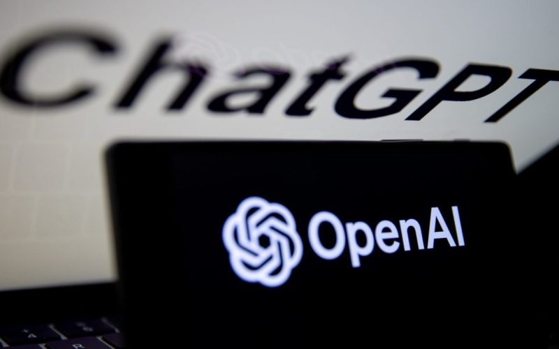 "Interrupção do ChatGPT afeta usuários; OpenAI resolve problema após falha em monitoramento."