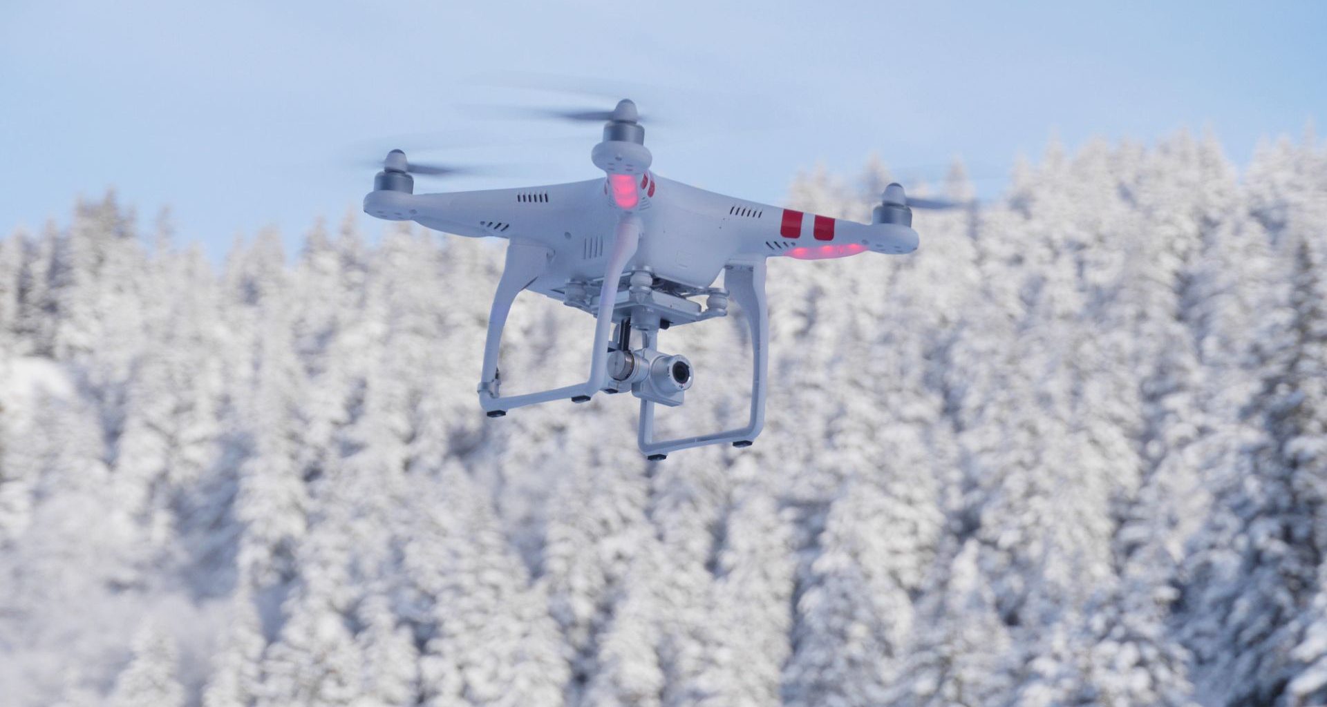 "Drones em Alta: China Revoluciona Clima com Neve Artificial"