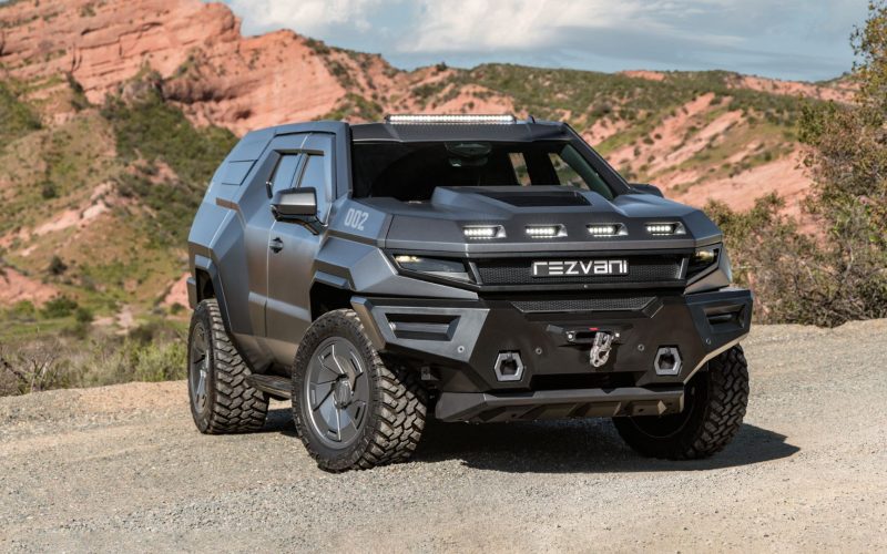 🔥 De tanque de guerra a carrão de luxo: Conheça o Rezvani Vengeance, o SUV blindado mais insano que você já viu! Virou BR agora: Empresa transforma tanque militar em super SUV de luxo com proteção contra tiros e bombas. Tá preparado pra ver essa máquina? [Sugestão alternativa sem emoji] Monstro blindado: Rezvani Vengeance é o tanque de guerra que virou SUV de luxo pra andar nas ruas do Brasil