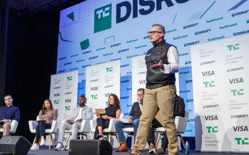 "Últimos 24h para garantir passes 2 por 1 no TechCrunch Disrupt 2025."