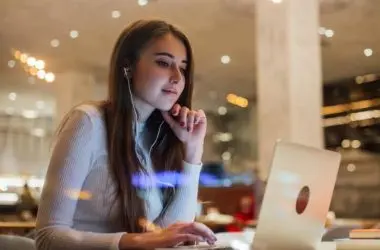 Site oferece cursos grátis de ciências e engenharia para brasileiros estudarem pela internet.