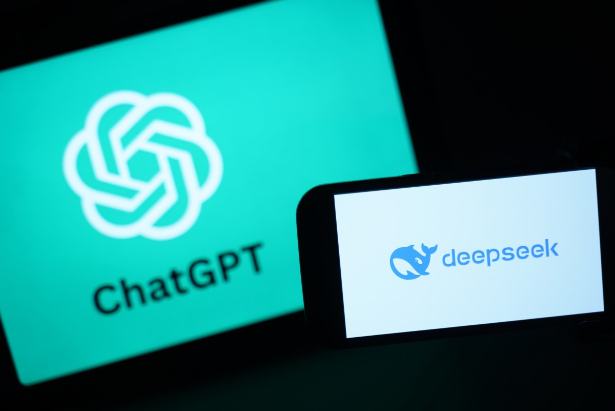 DeepSeek desafia gigantes da IA ao oferecer eficiência com menos recursos, destacando-se no setor tecnológico global.