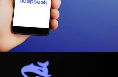 China desafia EUA na IA com DeepSeek R1, modelo avançado e de baixo custo que levanta suspeitas de espionagem