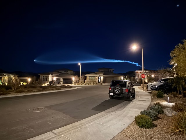 SpaceX Falcon Rocket ilumina o céu e surpreende moradores de Las Vegas