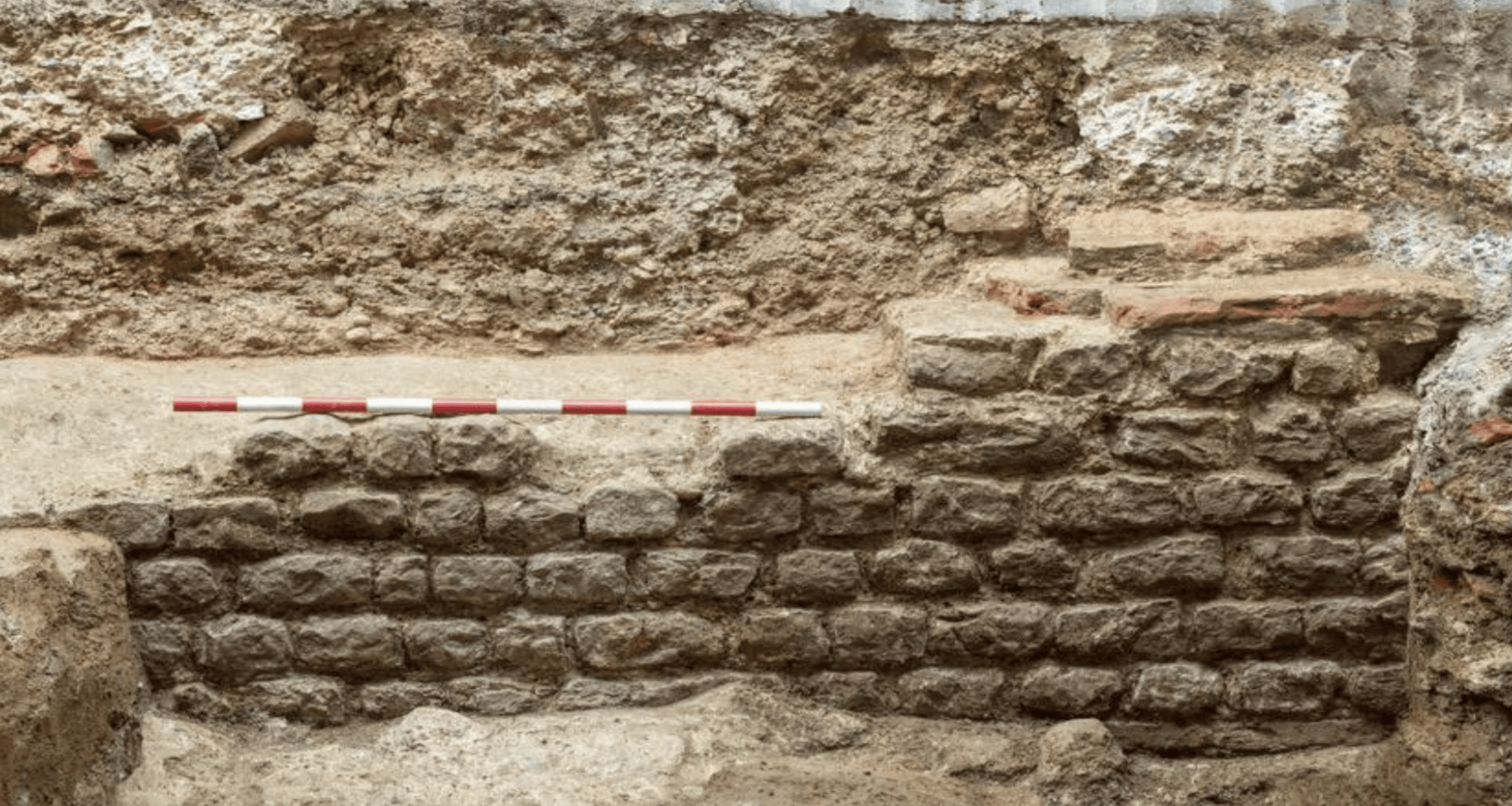 Descoberta primeira basílica romana de Londres: ruínas de 2 mil anos sob prédio comercial