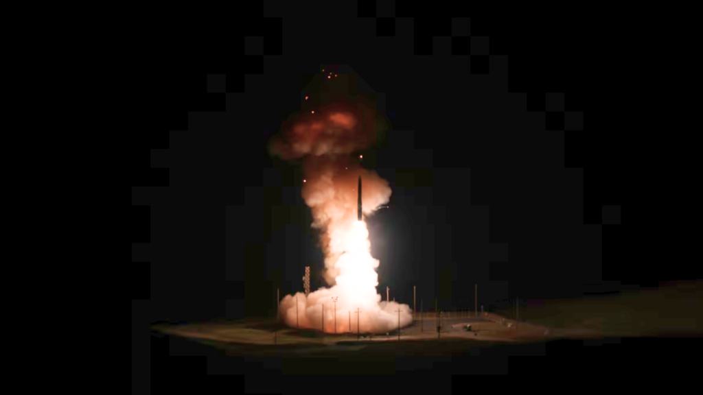 EUA lança míssil nuclear Minuteman III para mostrar força e dissuadir ameaças globais