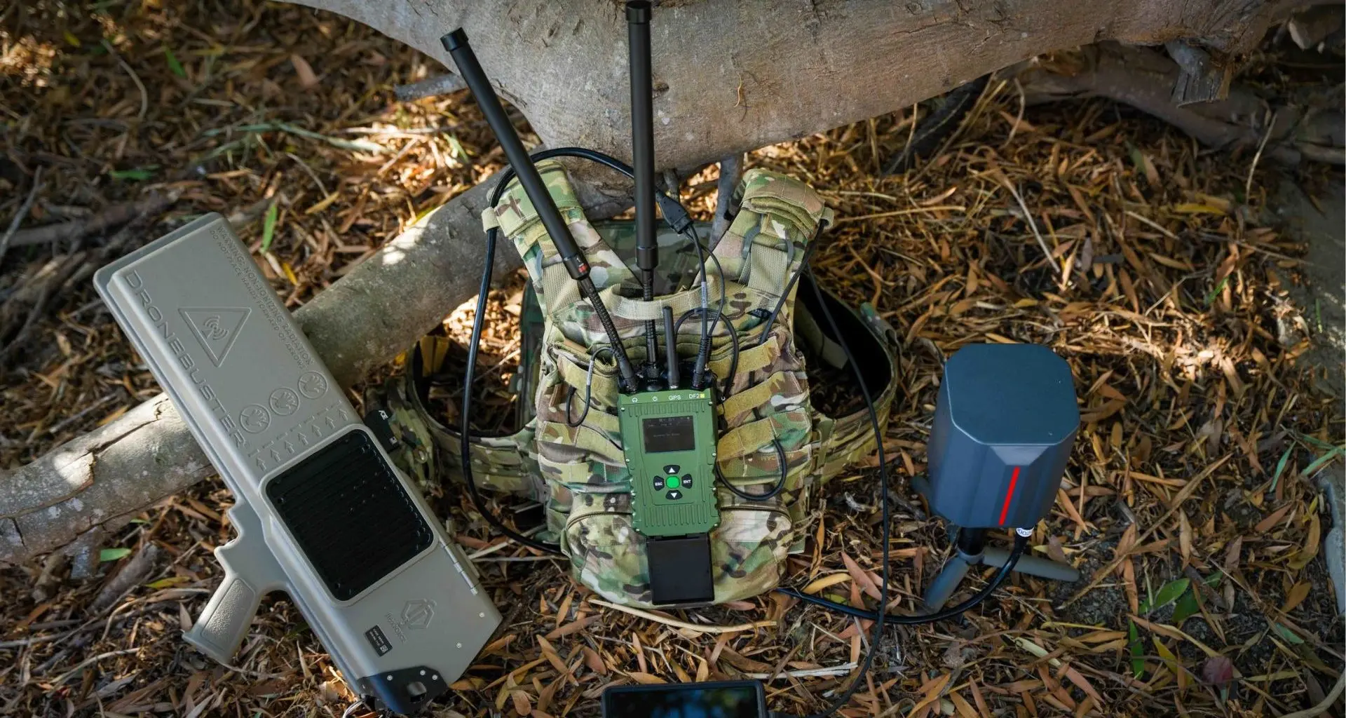 EUA revela 1ª roupa antimilitante com arma que derruba drones a 6 km de distância como em filme de ficção