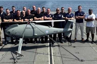 Marinha britânica lança mini drone-helicóptero que atinge 200 km/h em sua primeira missão