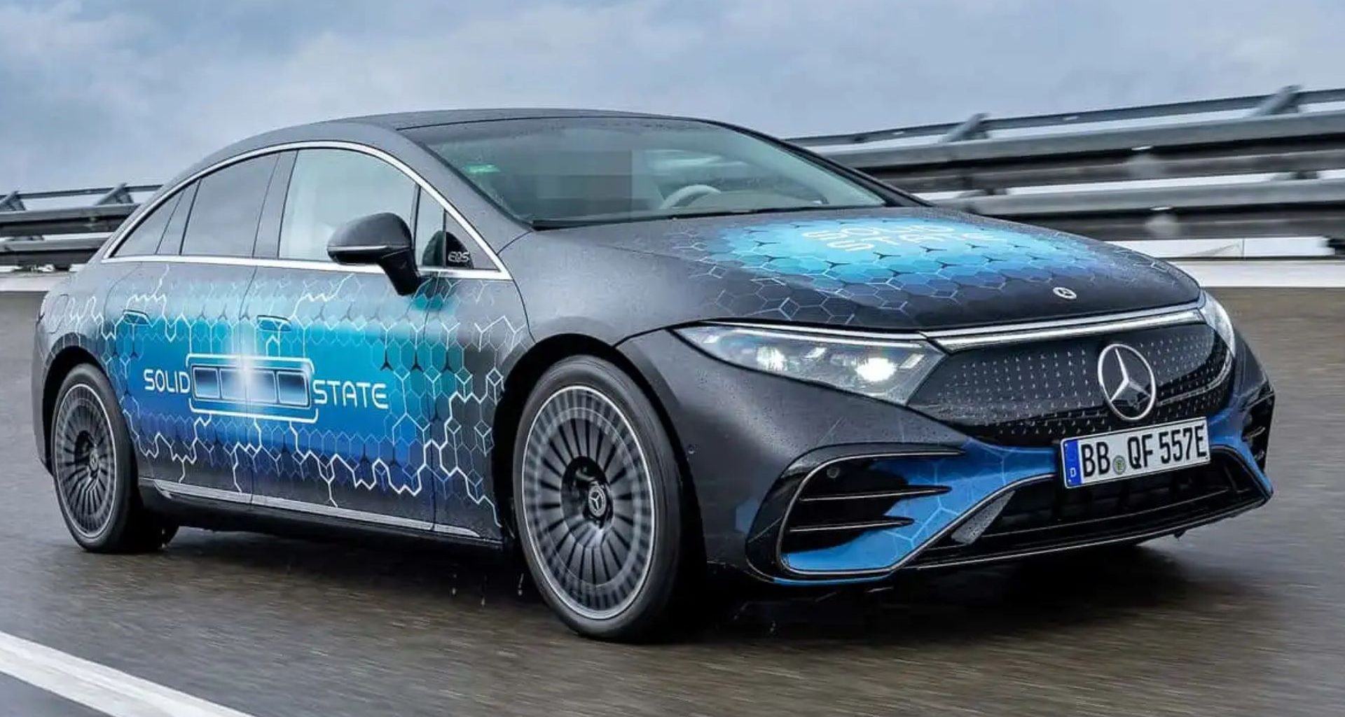 Mercedes lança primeiro carro elétrico com bateria sólida do mundo que roda até 1.000 km sem recarregar