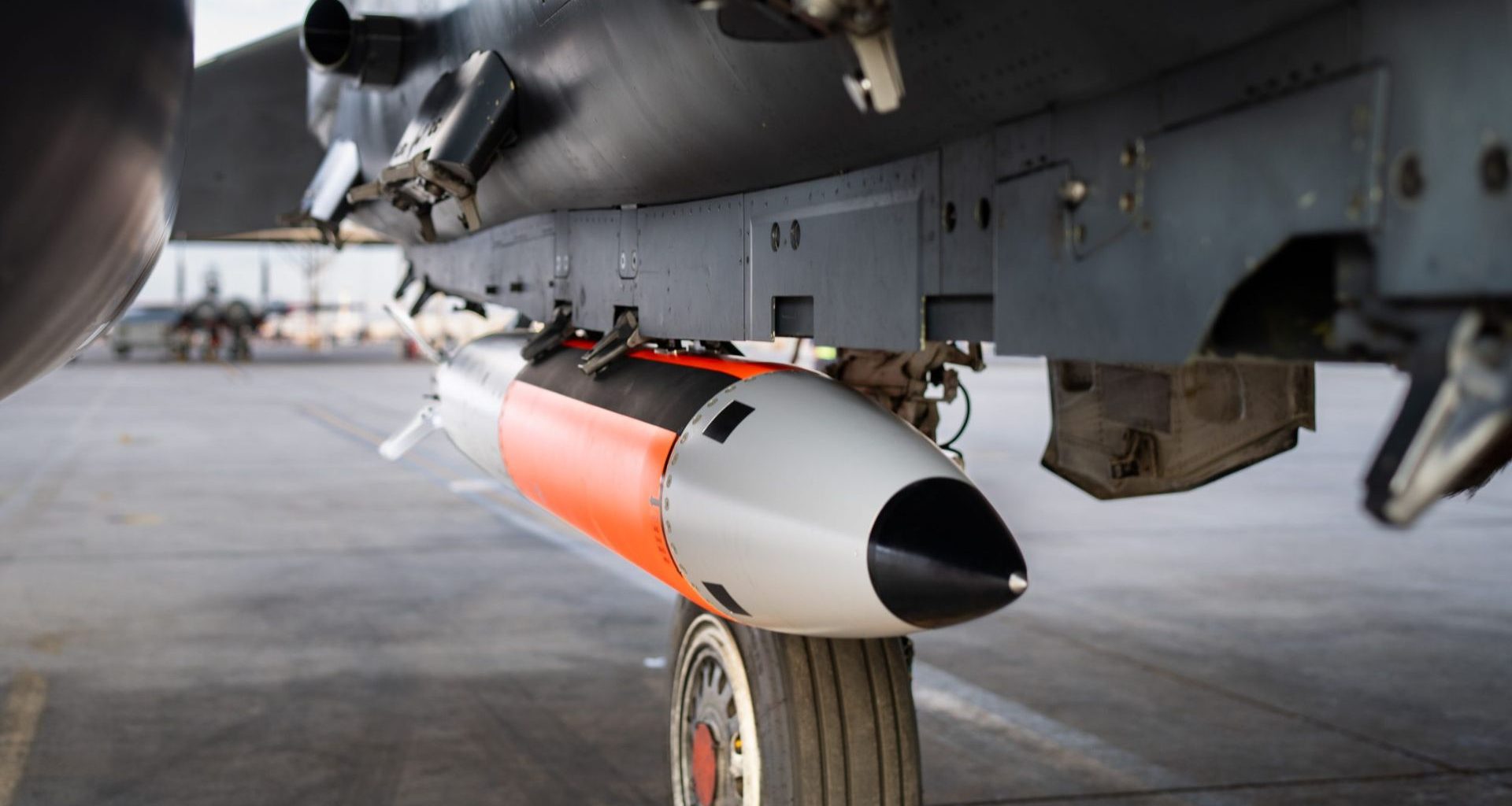 EUA alcança grande avanço na modernização das bombas nucleares B61-12 de queda livre