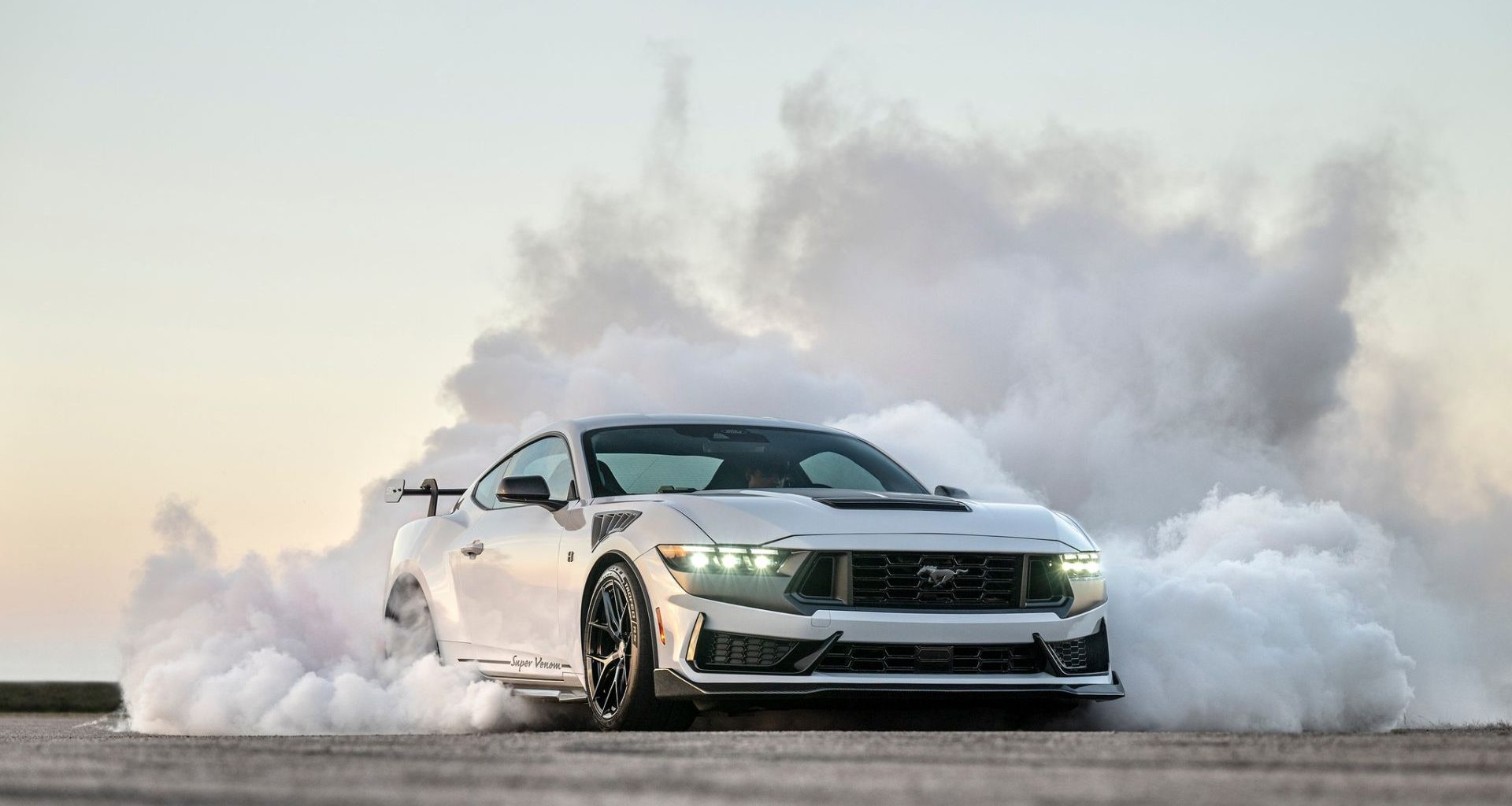 Mustang potente da Hennessey ganha 850 cavalos e ruge com 70% mais força nas ruas