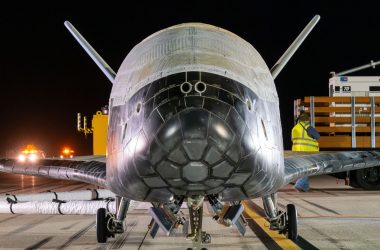 Avião espacial secreto dos EUA pousa após 434 dias em missão misteriosa no espaço