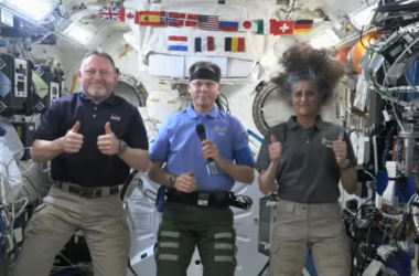 Astronautas da NASA finalmente voltam à Terra após missão de 10 dias que durou 9 meses no espaço