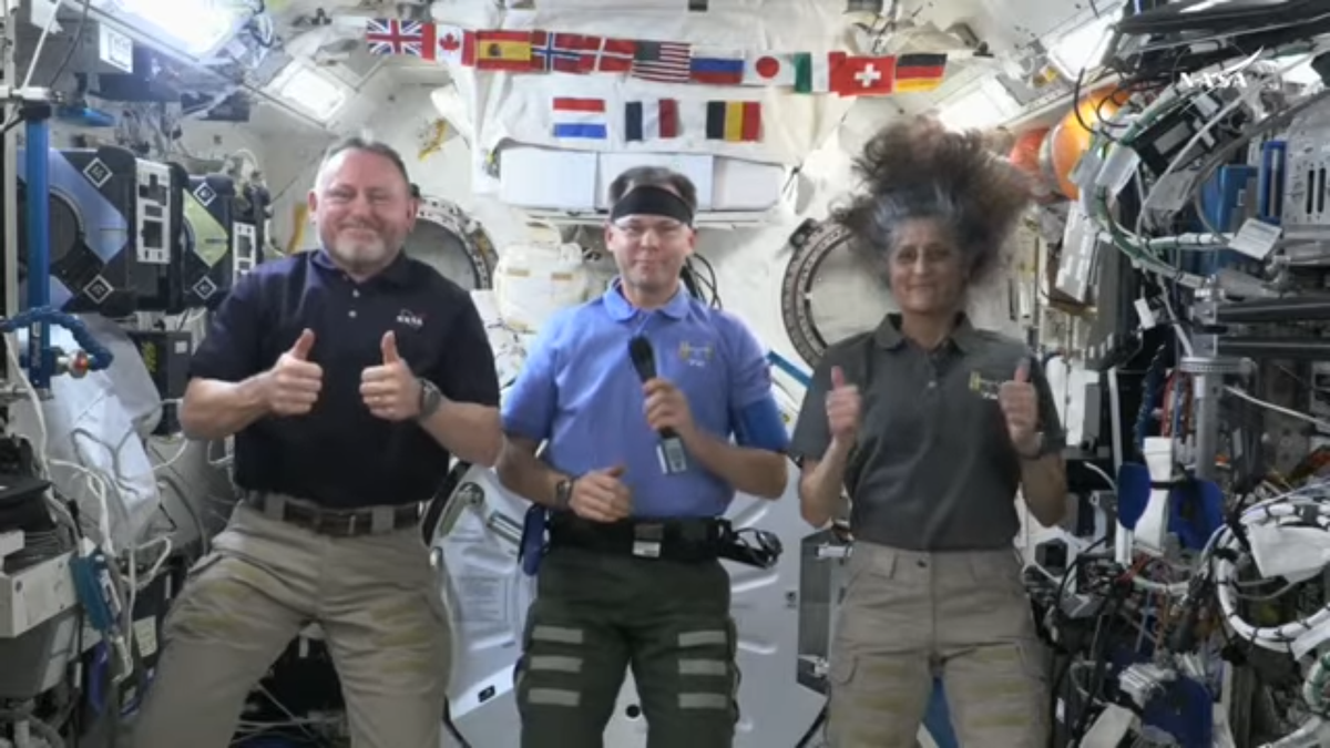 Astronautas da NASA finalmente voltam à Terra após missão de 10 dias que durou 9 meses no espaço