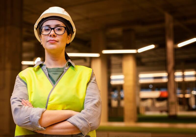 Mulheres na Engenharia enfrentam barreiras em área dominada por homens e lutam por mais espaço no Brasil