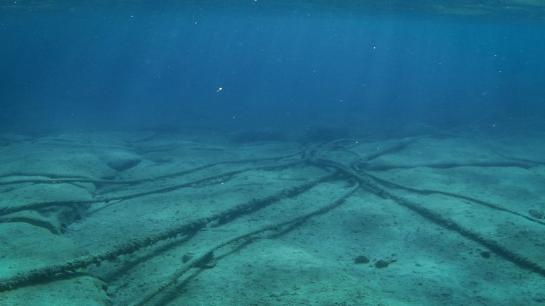 China tem equipamento submarino capaz de cortar 95% das comunicações mundiais
