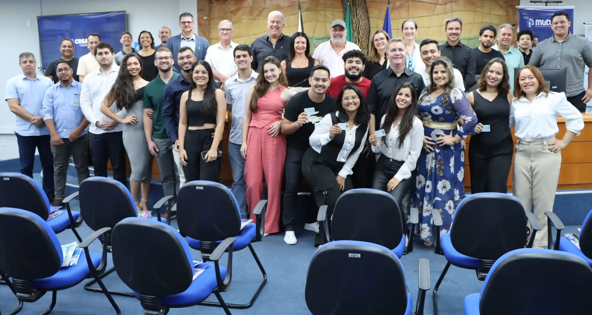 Crea-MT entrega carteiras profissionais aos novos engenheiros civis formados pela UNIVAG