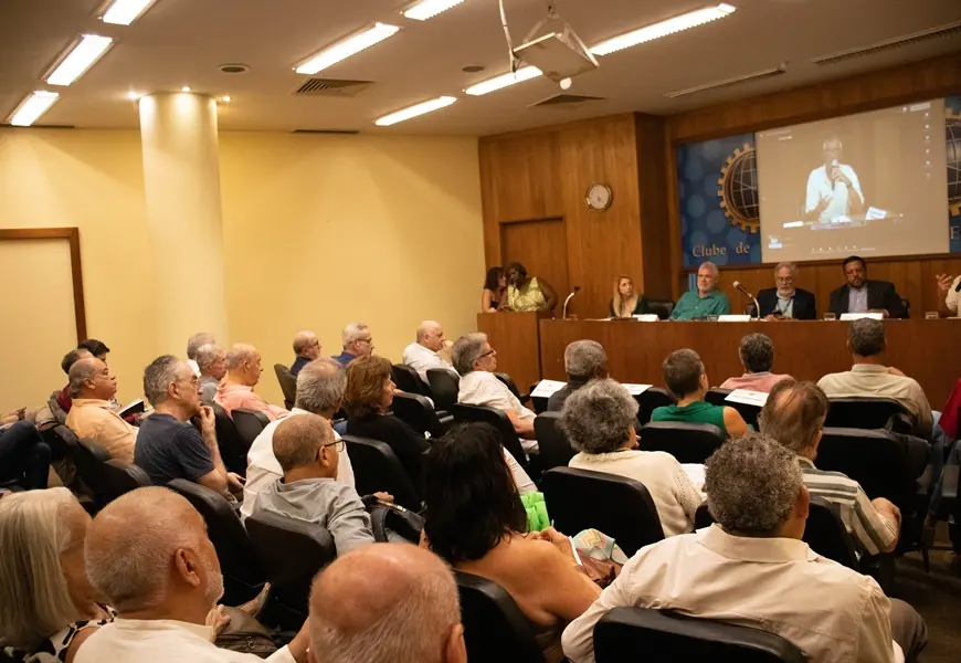 Debate no Clube de Engenharia defende união do Brasil contra lucros abusivos do setor financeiro