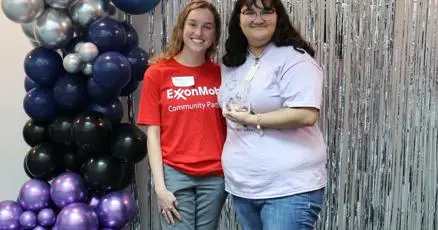 'Todas Ovos Intactos': ExxonMobil promove Dia da Menina na Engenharia e fortalece ensino de ciências