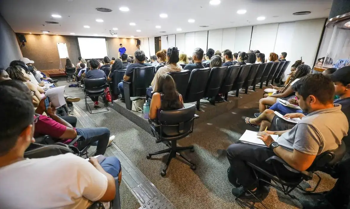 🔥 Concurso Conab oferece 403 vagas com salários de R$ 3,5 mil a R$ 8,1 mil