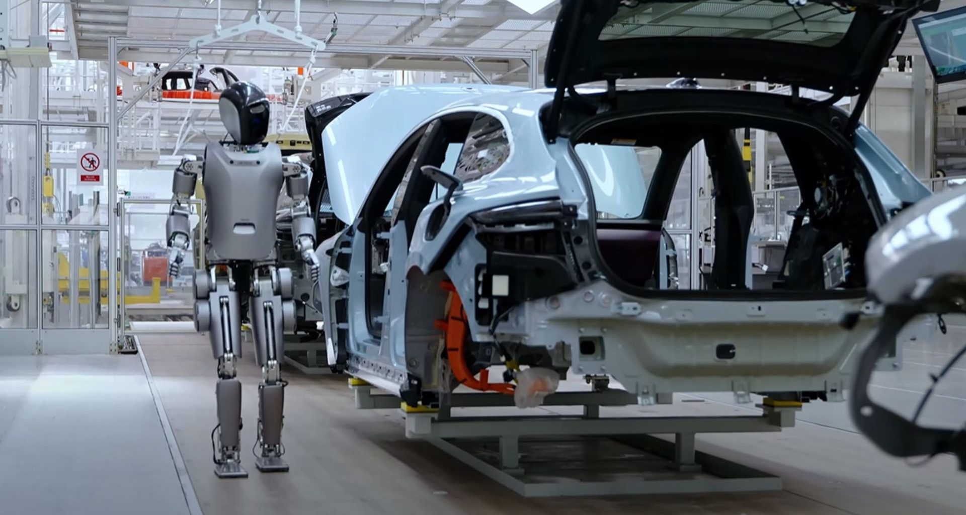 Audi traz robô humanoide Walker S1 da UBTech para sua fábrica na China