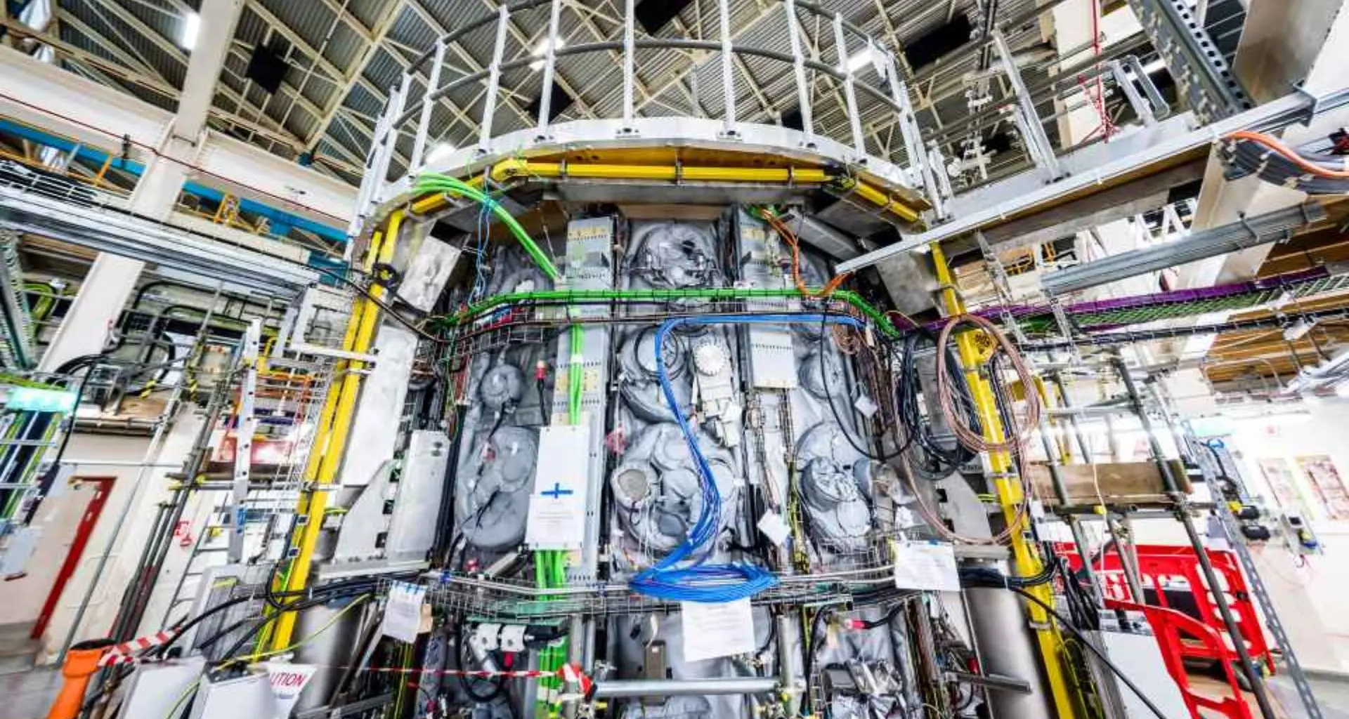 Reino Unido desenvolve canhão de elétrons para produzir super tungstênio em reatores de fusão nuclear
