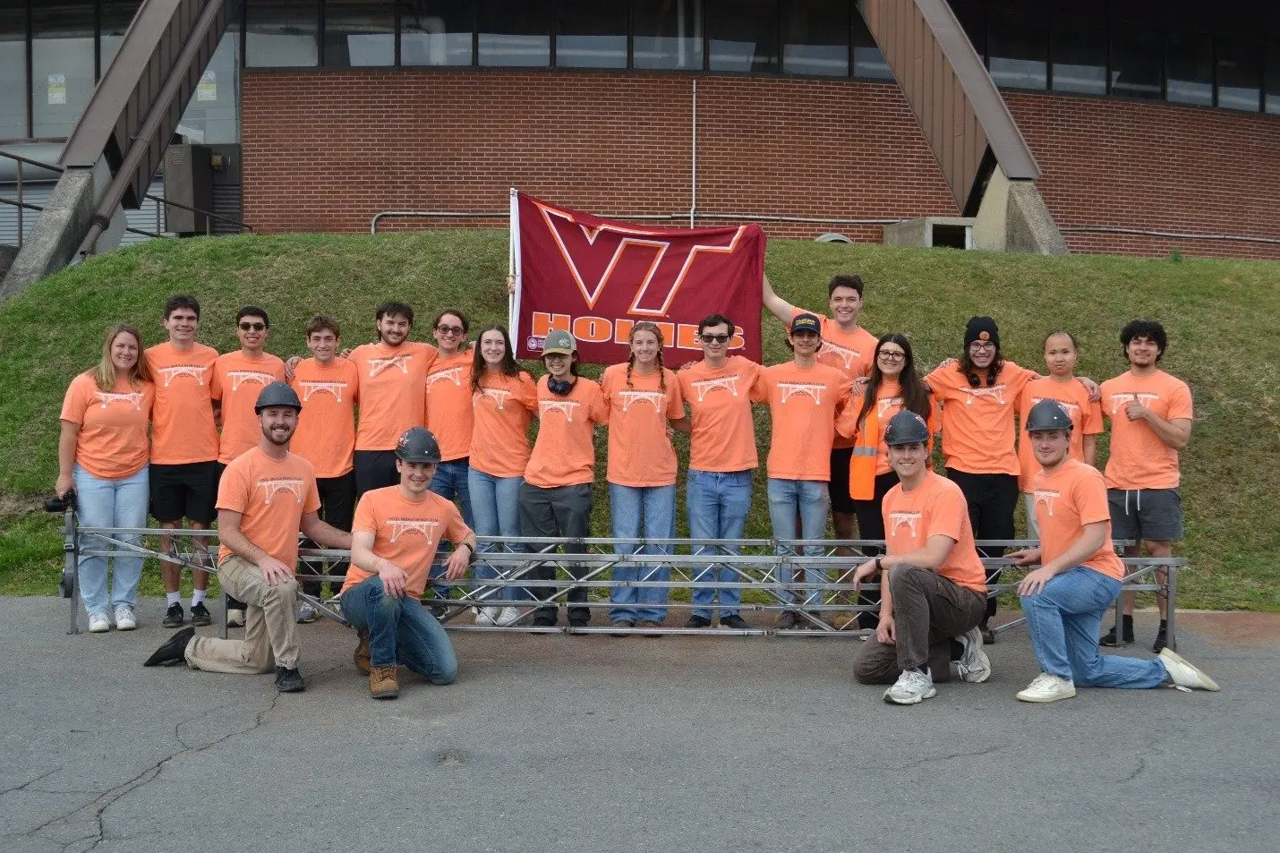 Virginia Tech arrasa em competição universitária de engenharia civil nos Estados Unidos