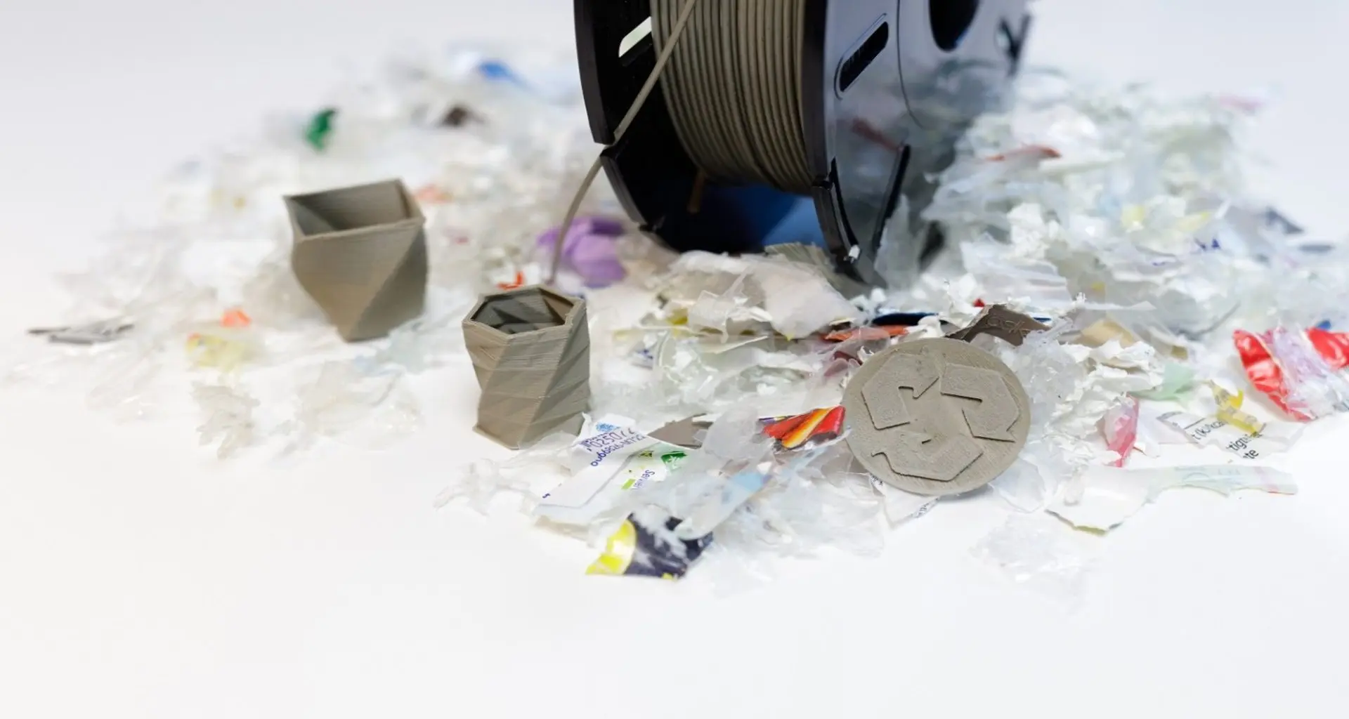 Instituto alemão transforma plástico descartável em fio para impressão 3D