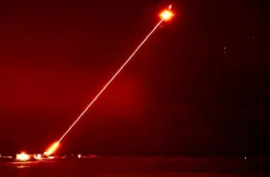 Marinha Real britânica instala lasers que derrubam drones em 4 navios de guerra