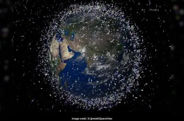 Mais de 1.200 objetos caíram na Terra em 2024, preocupando cientistas com risco de colisões espaciais