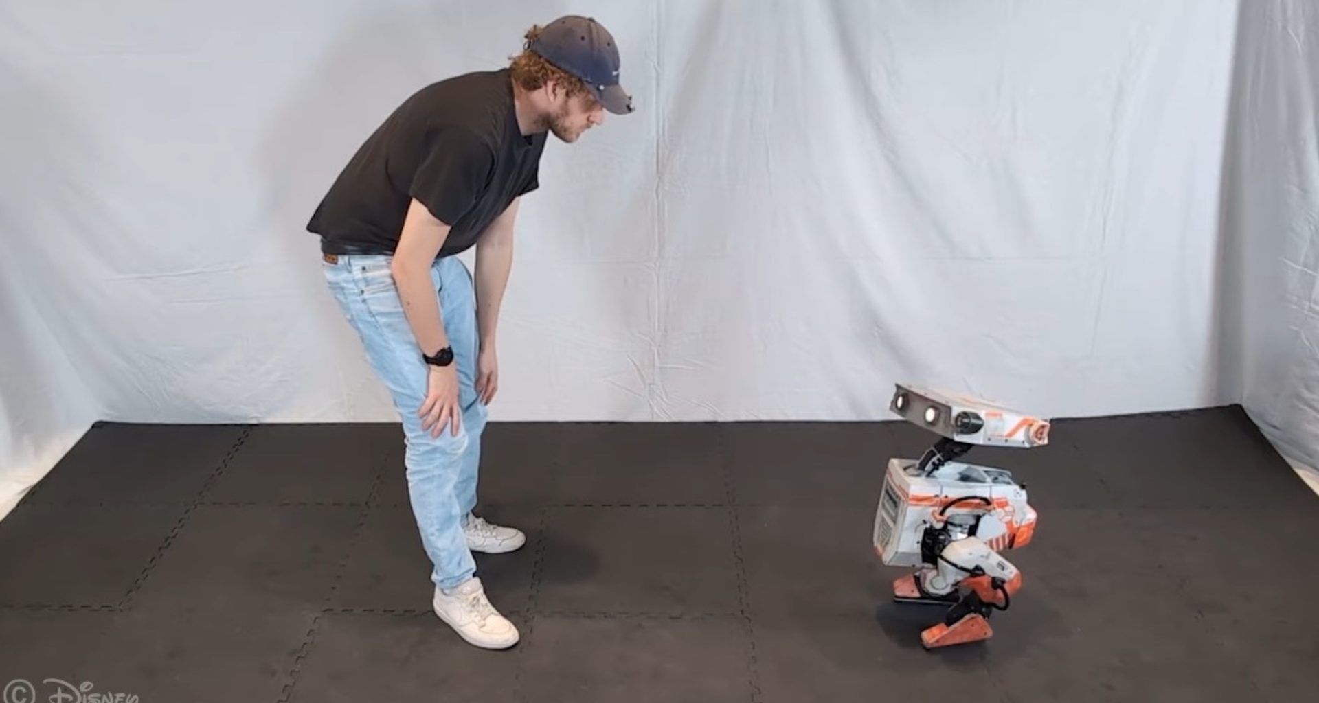 Robô da Disney responde em tempo real com gestos que imitam movimentos humanos