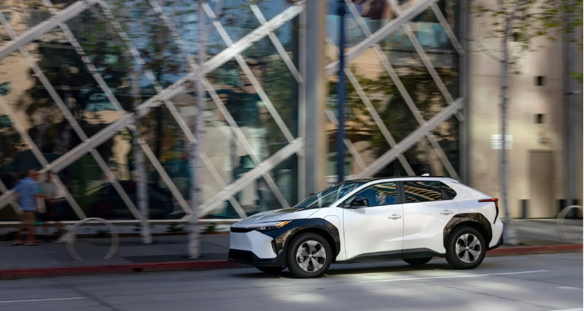 Toyota acelera produção de carros elétricos: meta é fabricar 1 milhão de unidades e 15 modelos até 2027