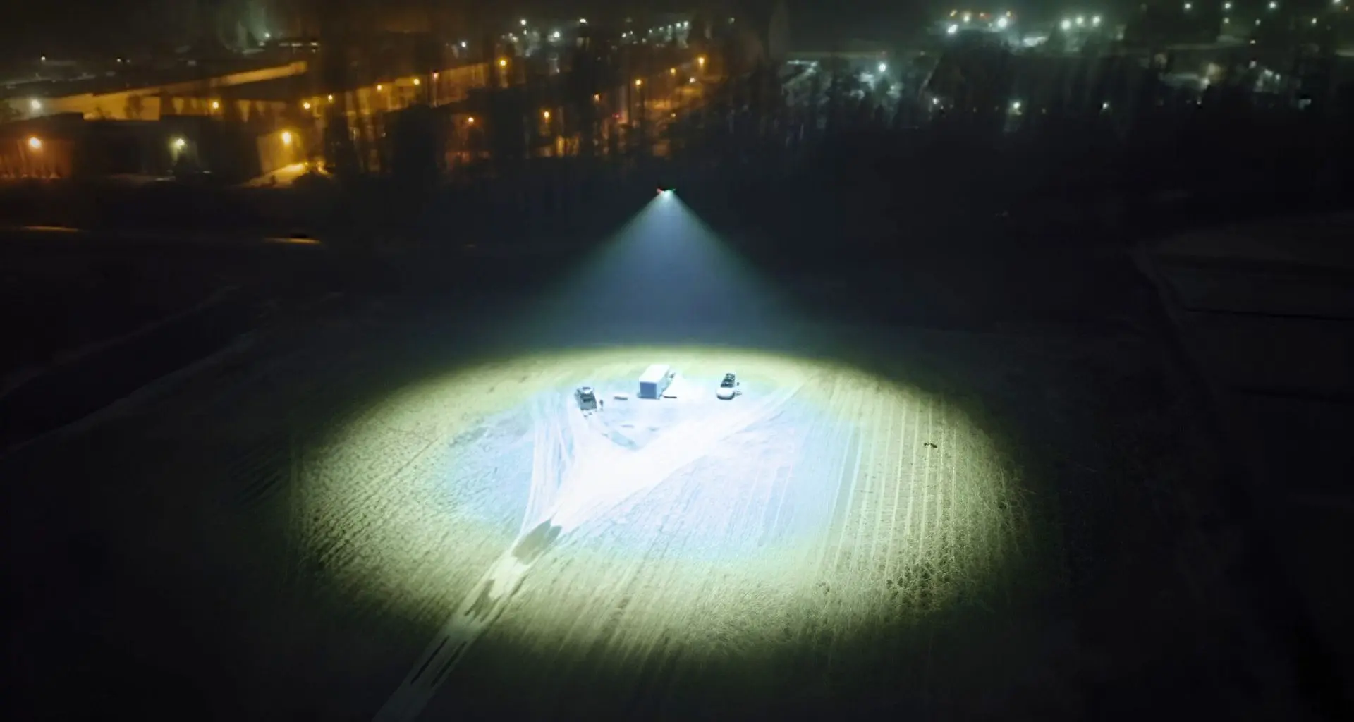 Drone "Sol Voador" ilumina noite como dia com facho de luz equivalente a 300 mil lâmpadas