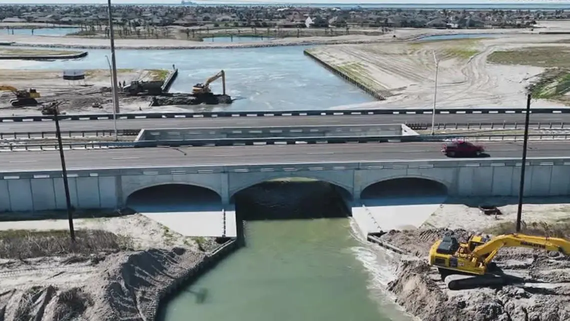 Departamento de Engenharia de Corpus Christi busca aprovação para restaurar comportas marítimas