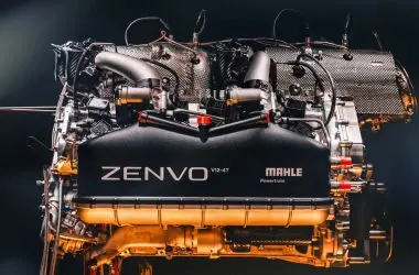Revelado: Motor V12 mais potente do mundo é finalizado com impressionantes 1.250 cavalos de potência